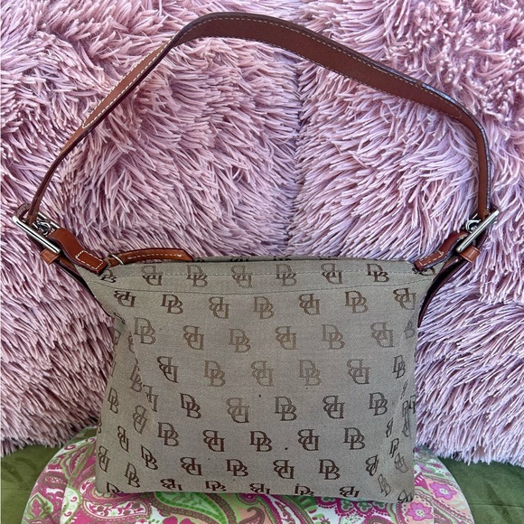 Dooney & Bourke Brown Monogram purse - Picture 2 of 9